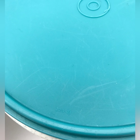 Tupperware set of 3 bowls with lid # 229, 228, 227 - Picture 5 of 6